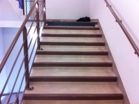 Lépcsőház burkolása PVC padlóval - Franciaország, Biolabor